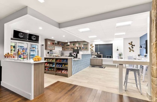 Bee Cave Apartamento | Rooftop & Gym Access | Deluxe King Near Shops, Trails, Galleria