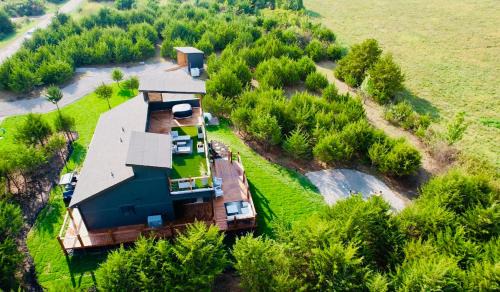 Linn Valley Casa | Rooftop Hot Tub Lake Getaway, Golf Cart & Fire Pit