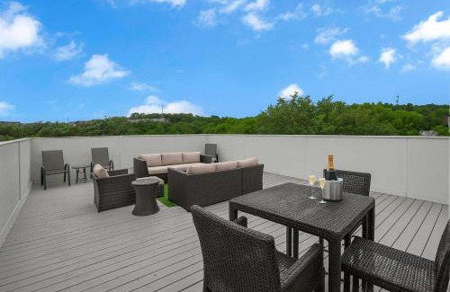 Haynes Area Casa | Rooftop Large Backyard Fire Pit Near Downtown Nashville