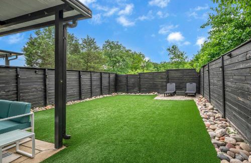 Haynes Area Casa | Rooftop Large Backyard Fire Pit Near Downtown Nashville