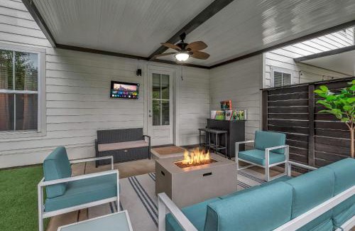 Haynes Area Casa | Rooftop Large Backyard Fire Pit Near Downtown Nashville