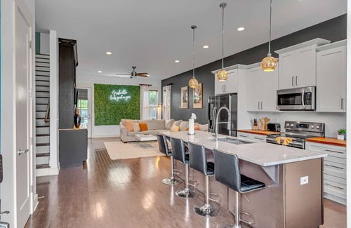 Haynes Area Casa | Rooftop Large Backyard Fire Pit Near Downtown Nashville