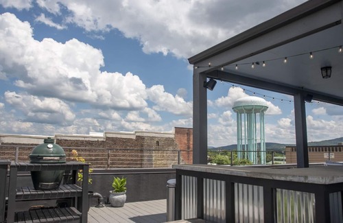 McMinnville Casa | Rooftop on Main Street, Downtown McMinnville