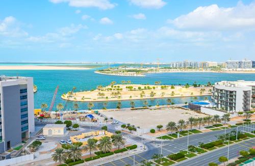 Al Raha Beach Apartamento | Rooftop Pool - Designer's Choice - Full Canal View