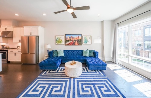 Castleberry Hill Casa | Rooftop/Skyline Views/Walk to Mercedes-Benz and enjoy some Free Fun for both Family and Adults