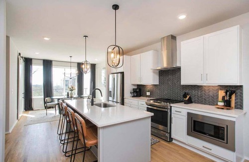 Haynes Area Casa | Rooftop Vibes - Fire Pit + City Views, Sleeps 12!
