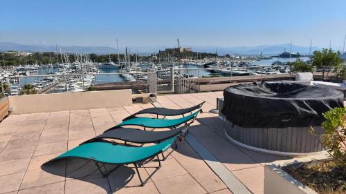 Antibes City Centre Apartamento | ROOFTOP -Vue port, 4 pers, climatisé, terrasse, jaccuzi, parking