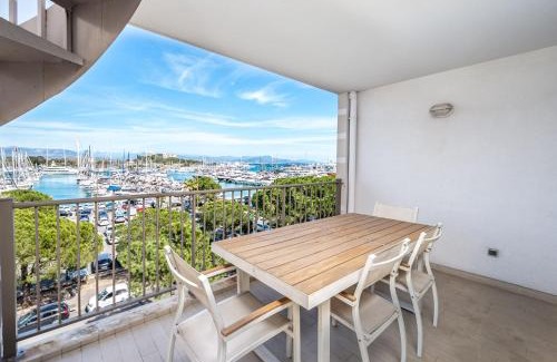 Antibes City Centre Apartamento | ROOFTOP -Vue port, 4 pers, climatisé, terrasse, jaccuzi, parking