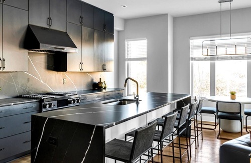 Haynes Area Casa | Rooftop w/Skyline Views-15 Min to Broadway-Luxury