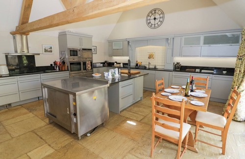 Broadway Cabaña | ROOKERY HALL, family friendly, luxury holiday cottage in Broadway