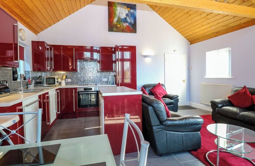 Halesworth Cabaña | ROOKYARD COTTAGE, family friendly, with pool in Halesworth