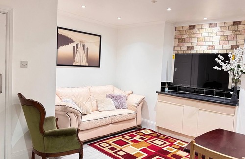 Redbridge Casa | Room 1: A Bright and Spacious Double Bed With En-Suite, Ilford, London, UK