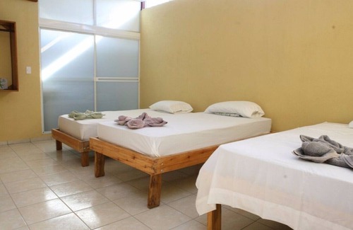 Managua Cama Y Desayuno | HABITACION 1-B - 4 CAMAS INDIVIDUALES