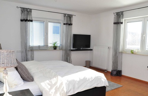 Aldingen Cabaña | Room 1 - Pension N37 - modern furnished rooms in a quiet location