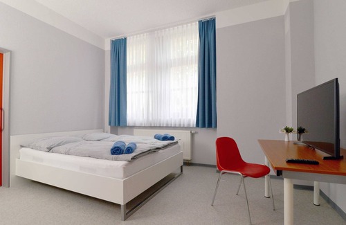 Guben Hostal | Shared room with private bathroom (up to 8 people), No. 18 - Hostel in Guben