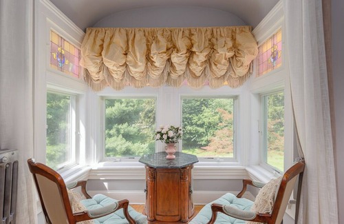 Warwick Casa | Room 2 at The Warwick Inn – Cozy Elegance in the Heart of Town