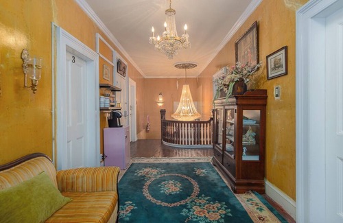 Warwick Casa | Room 2 at The Warwick Inn – Cozy Elegance in the Heart of Town