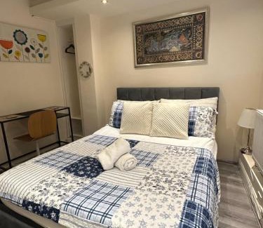Weavers Casa | Room 2 - En-suite for 2 people