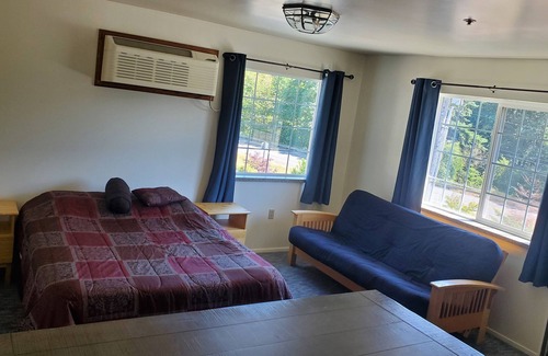 Stevenson Cabina | Room # 2 with kitchen and bathroom, 2nd floor with stairs