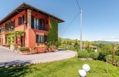 Barbaresco Casa | Room 2 with private bathroom