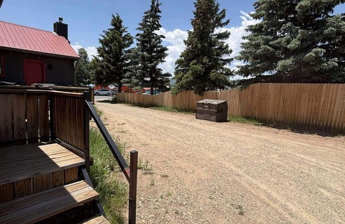 Eagle Nest Cabina | Room 3: Boutique Motel by Lake 15 Minutes to Red River/Angel Fire