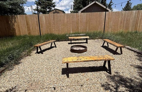 Eagle Nest Cabina | Room 3: Boutique Motel by Lake 15 Minutes to Red River/Angel Fire