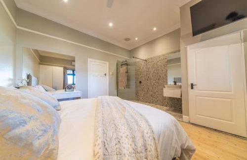 Simondium Casa | Room 3 - LEO Sky Guest House