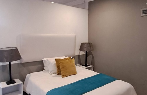 Maseru Cama Y Desayuno | Room 3 - Sleeps 2 with Private Bathroom