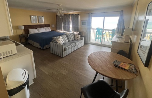 Topsail Beach Hotel | Room #307 Efficiency King w/Kitchen Dog Y