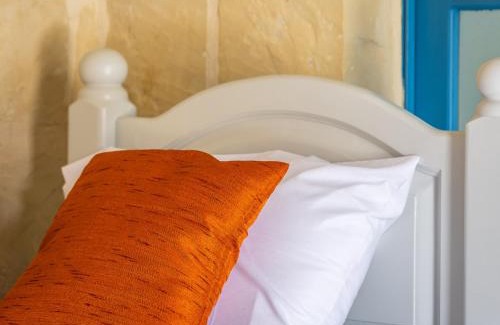 Gharb Casa | Room 4 - Family room x 3 by Solea