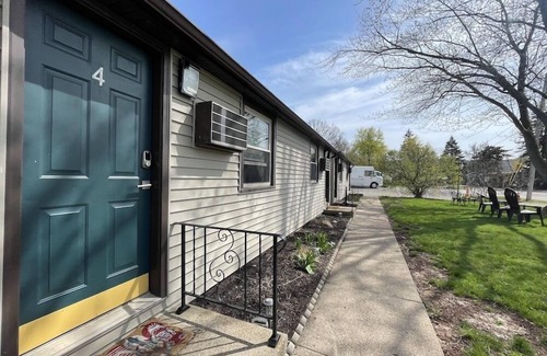 Lewiston Apartamento | Room 4 - Riverside Motel - 1 King Bed & 1 Queen Bed