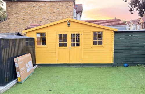 Redbridge Casa | Room 4: Stylish En-Suite Double Room, Ilford, Great Transport Links to London