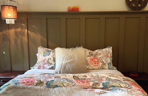 Tionesta Cama Y Desayuno | Room 5 at The Vintage Inn Boutique Bed and Breakfast; historic charm in Tionesta