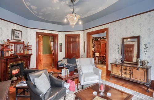Tionesta Cama Y Desayuno | Room 5 at The Vintage Inn Boutique Bed and Breakfast; historic charm in Tionesta