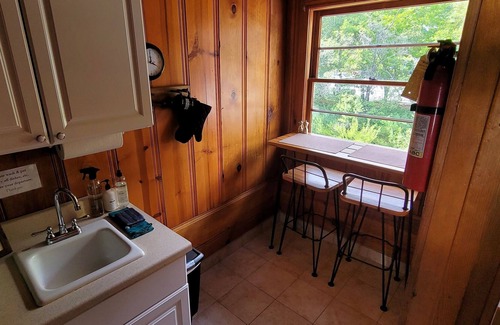 Downieville Casa | Room 6 - Queen Kitchenette