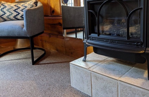 Downieville Casa | Room 6 - Queen Kitchenette
