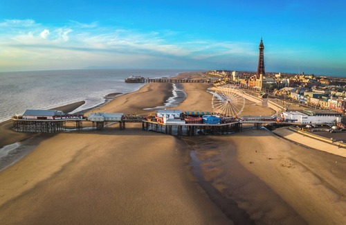 Blackpool Town Center Cabaña | Room 6 Studio 2nd Floor