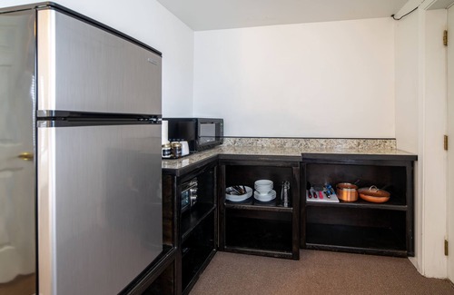 Indian River Casa | Room 8 at Inland Lakes Motel, Indian River, MI
