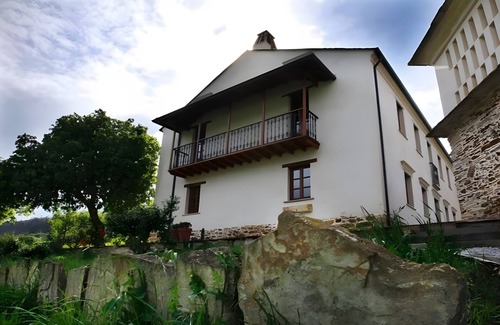Mondonedo Apartamento | Room A Aira Vella in Mondoñedo with shared garden and Wi-Fi