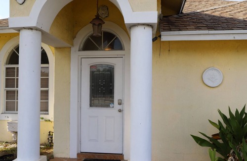 Lake Worth Casa | Room A in a nice house
