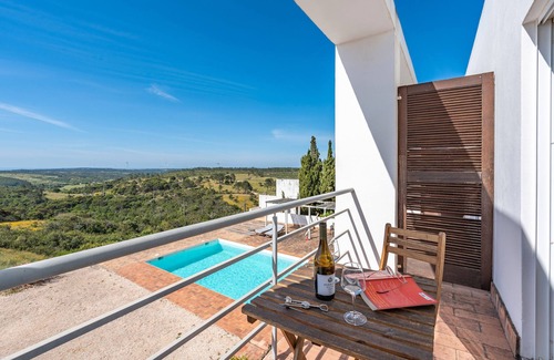 Aljezur Apartamento | Habitación 'Agosto' con vistas al mar, piscina compartida y Wi-Fi