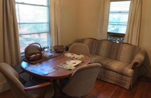 Rochester Casa | Room - Airport, Eastman Dental, UofR & Medical Ctr at Strong Hospital-Professionals Welcomed