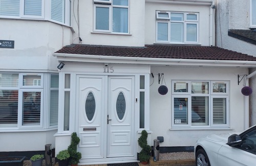 Brent Casa | Room-apple House Wembley Twin Room Share