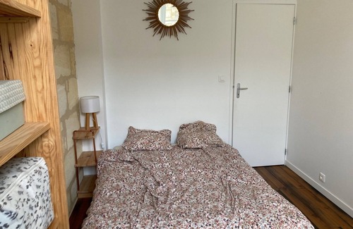 Nansouty-Saint-Genes Cama Y Desayuno | Room at Philippe's, author and actor