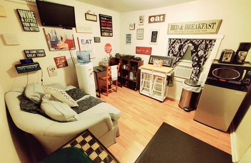 New Haven Casa | Room-black-white Rm By Yale U