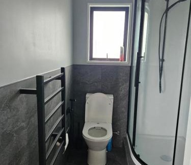 Christchurch Casa | Room by the golf course with ensuite an Spa