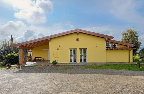 Massa Marittima Apartamento | Habitación 'Camera 1' con piscina compartida, jardín compartido y aire acondicionado.
