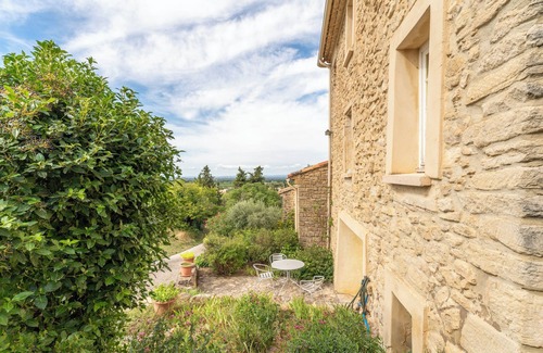 Saint-Pierre-de-Vassols Apartamento | Habitación 'Chambre Verte' con piscina privada, terraza compartida y Wi-Fi