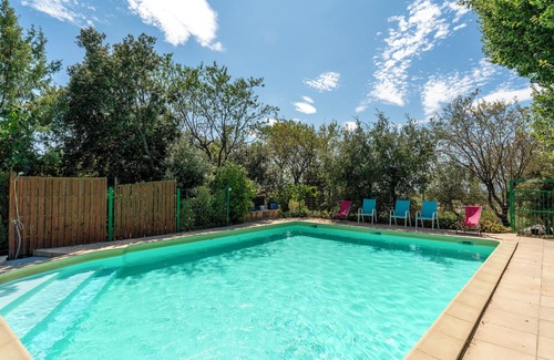 Saint-Pierre-de-Vassols Apartamento | Habitación 'Chambre Jaune Et Chambre Bleue' con piscina privada, terraza compartida y Wi-Fi