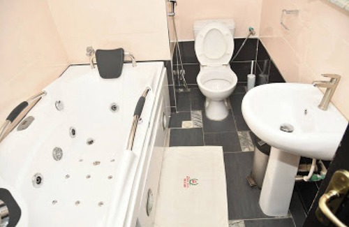 Benin City Casa | Room-choice Gate Hotel-business Double